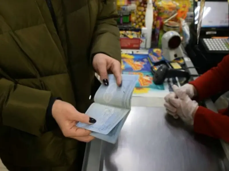 34 факта использования поддельных печатей и подписей в медицинских книжках выявил Роспотребнадзор в Якутии