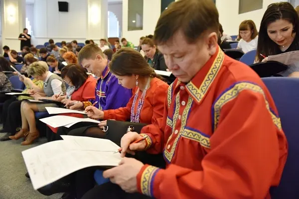 Дальневосточники на этнодиктанте отвечают на вопросы о коренных народах Севера