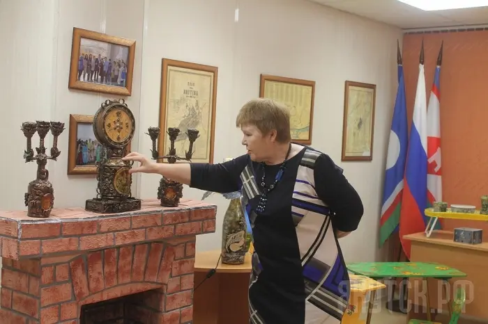 Поделки из мусорных отходов представили жители Автодорожного округа