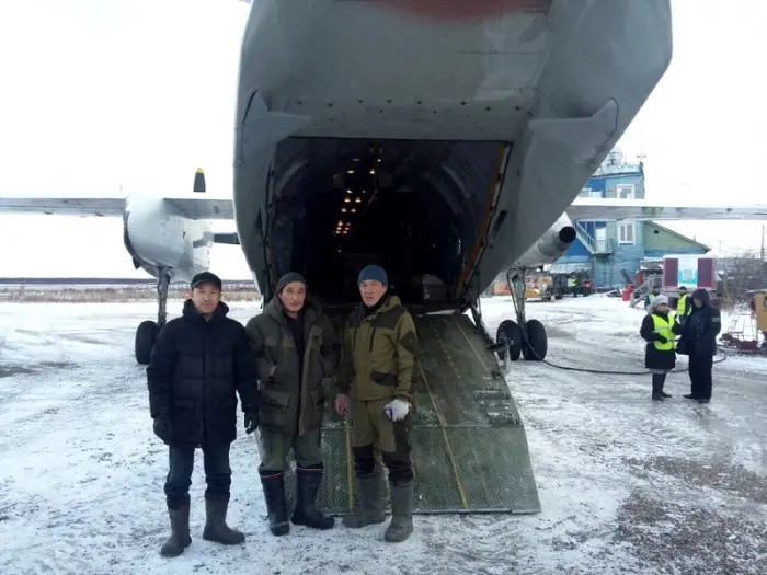 Среднеколымский белый медвежонок летит в Якутск