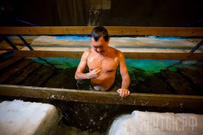 Айсен Николаев окунулся в крещенскую купель