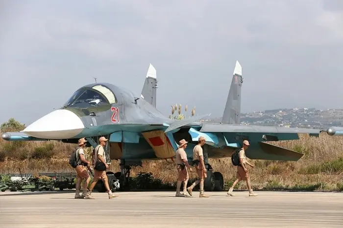 Одного из пилотов сбитого Су-24 удалось спасти