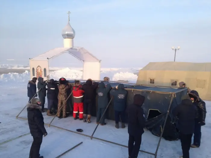 ГИМС совместно с добровольцами подготавливают крещенскую купель