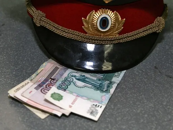 Полицейский младший лейтенант  был изнасилован проститутками