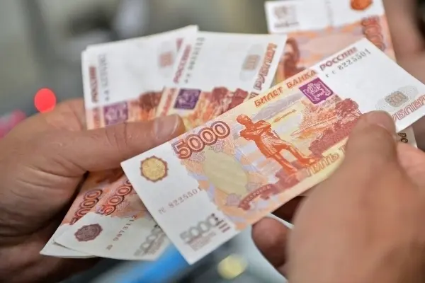 Директор спортивной школы незаконно выплачивал себе прибавку к зарплате