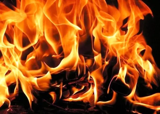 Следователи выясняют обстоятельства гибели женщины при пожаре