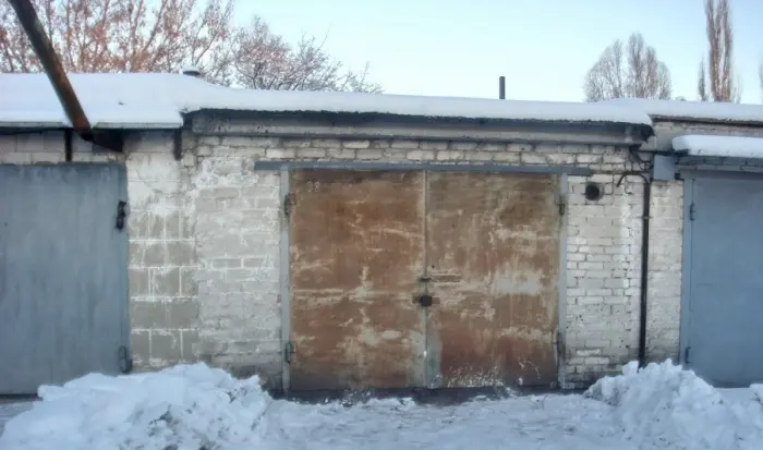 Банда из шести человек вскрыла 29 гаражей