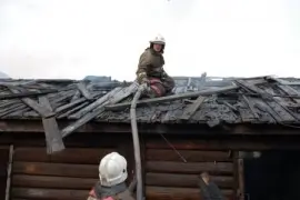 Два дома, гараж и снегоход повреждены огнем в двух районах Якутии
