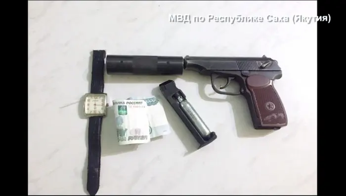 Два молодчика с пневматическим пистолетом совершили два ограбления