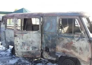 Короткое замыкание привело к возгоранию автомобиля УАЗ