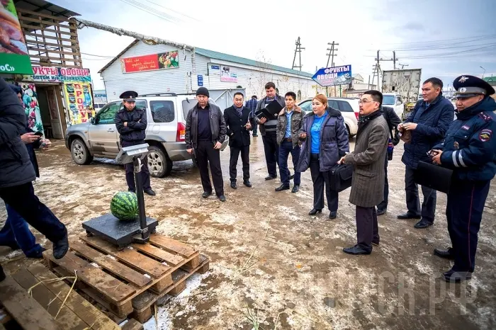 В решении проблемы нелегальной торговли нужен комплексный подход