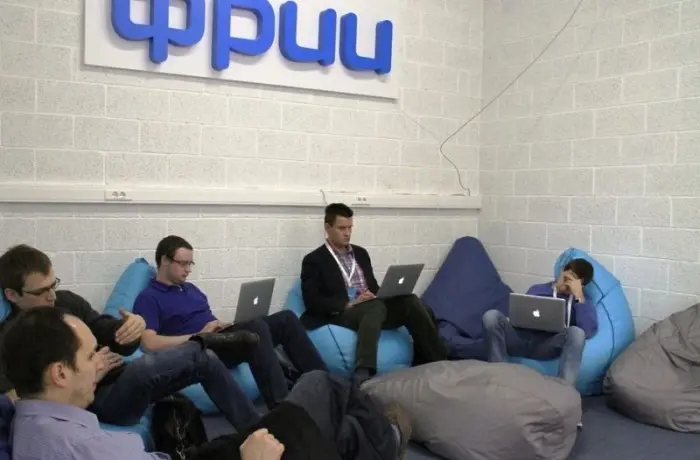 Развивайся с Акселератором ФРИИ!