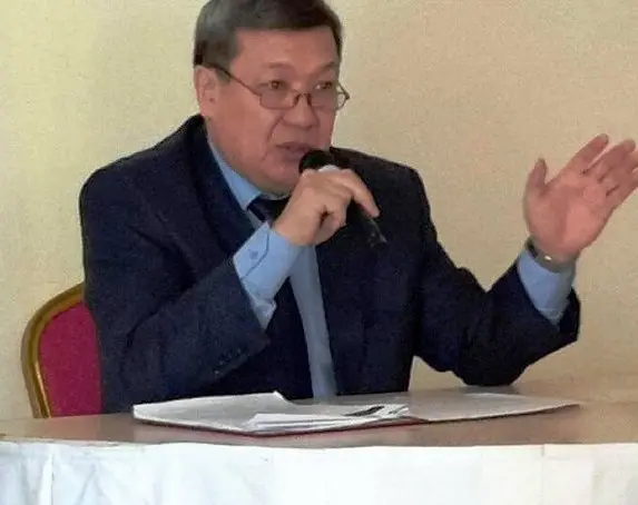 Чудо-карьера судейского зама