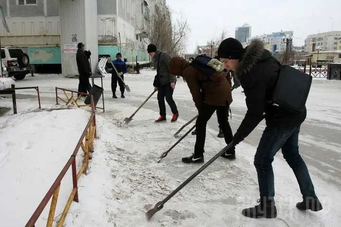 Якутские добровольцы сказали: Гололеду – нет!