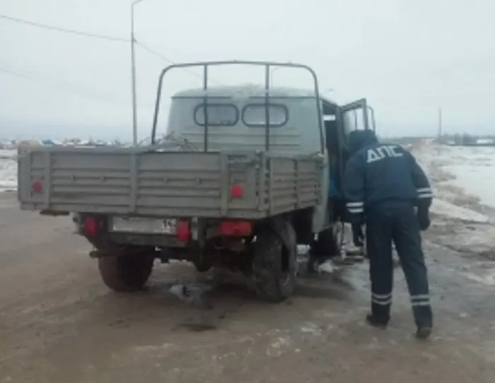 В Чурапче в яме утонула машина, есть пострадавшие