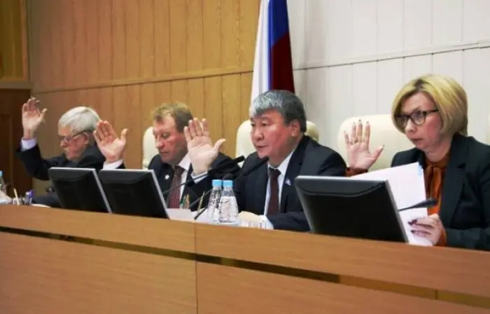 Ил Тумэн организует пресс-клуб на тему своего расточительства