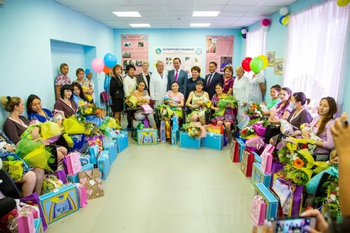 Глава Якутска поздравил мам и малышей, родившихся в День города
