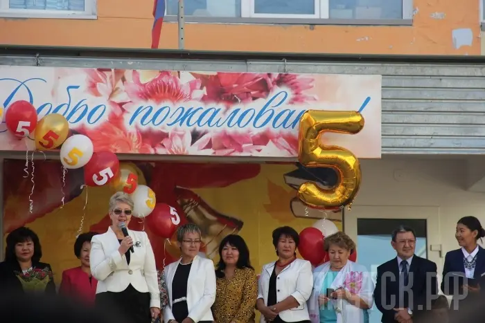 В школе №26 прошла торжественная линейка с участием заместителя  главы Евдокии Евсиковой