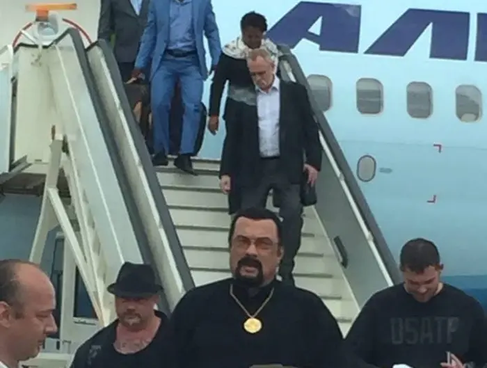 Стивен Сигал и вице-президент Анголы приехали с ознакомительным визитом в Мирный