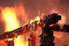 В селе Павловск полностью сгорел частный дом, есть пострадавшие