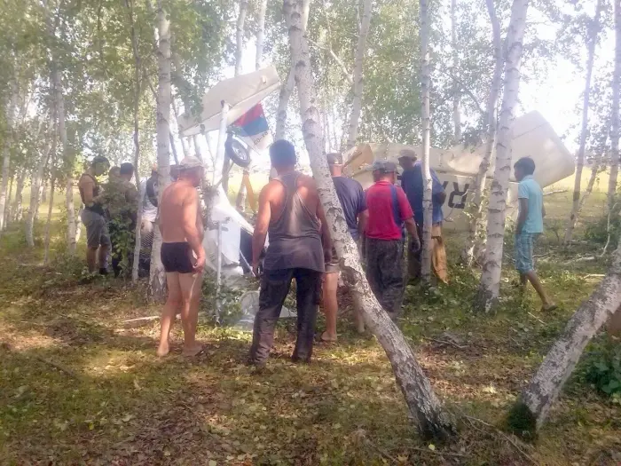 На жилую улицу в селе Ой упал легкомоторный самолет