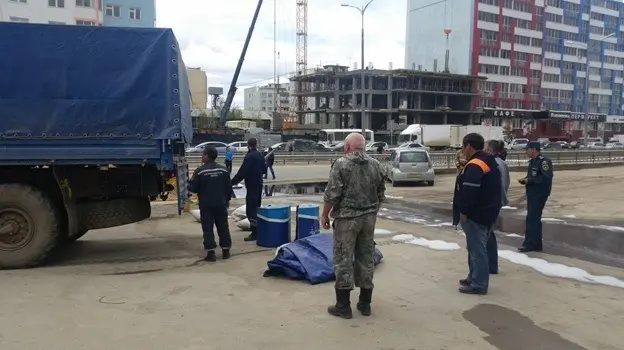 Охрана природы оштрафовала владельца заправки за разлив топлива в Якутске