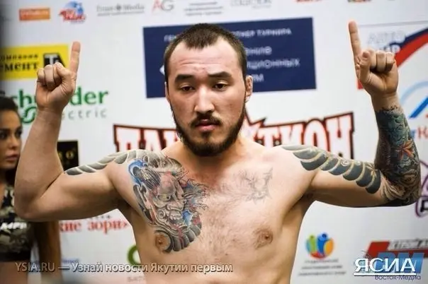 Якутянин одержал победу на кубке по миксфайту в Хабаровске