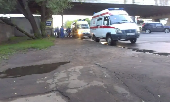 В Твери с Южного путепровода упала женщина