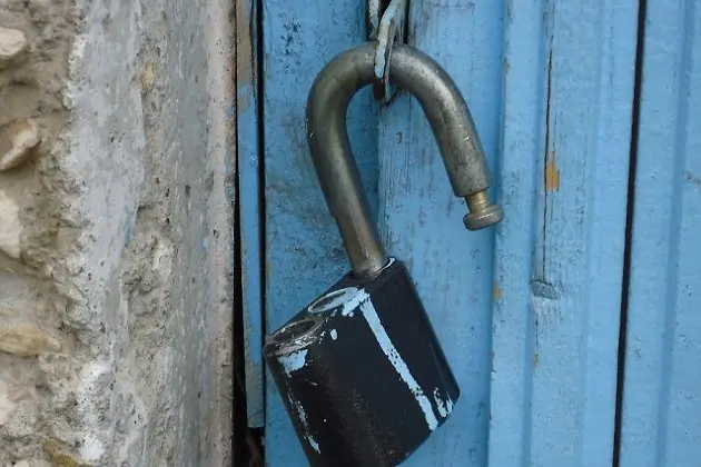 Полиция Вилюйска задержала юных взломщиков ограбивших магазин