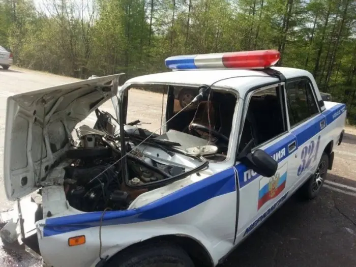В Нерюнгри мужчина с пистолетом взял на таран полицейскую машину