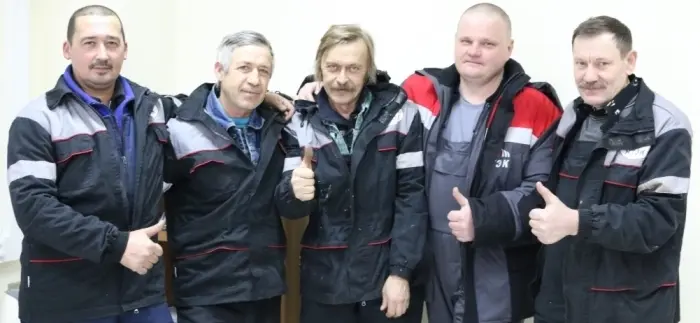 Мастер: "Электрик, который просто вкручивает лампочки, не задумываясь, как работает цепь - не электрик"