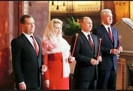 Путин и Медведев обменялись с патриархом Кириллом пасхальными подарками