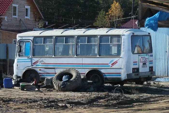 Водитель маршрутного автобуса причинил травму пожилой женщине