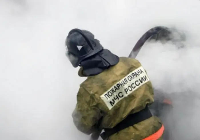Пожарными спасен частный дом в Селе Оленек