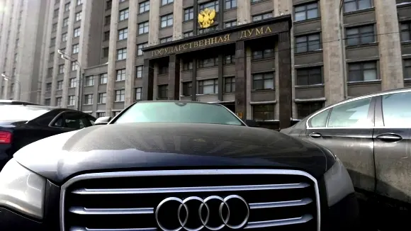 В Госдуме предлагают ограничить зарплаты губернаторов 10-15 МРОТ