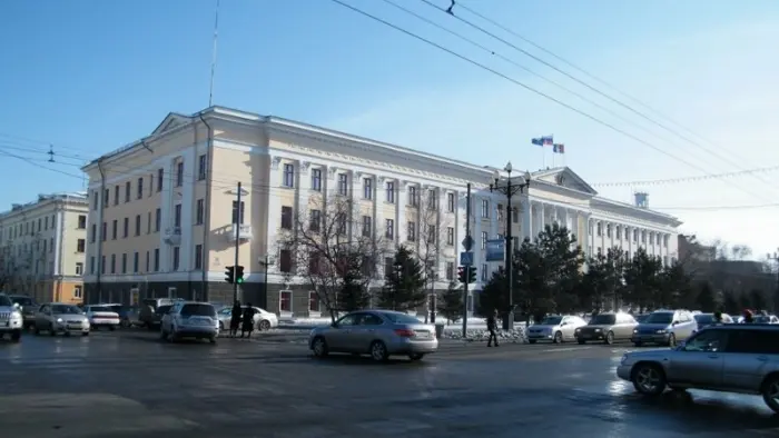 В Хабаровске мошенник автодилер обманул клиентов на 16 миллионов рублей