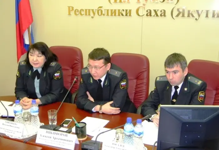 Кот, золото и табун за долги: приставы об итогах 2014 года