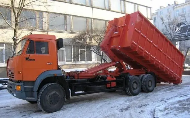 Прокуратура наказала УК за неубранный мусор у домов