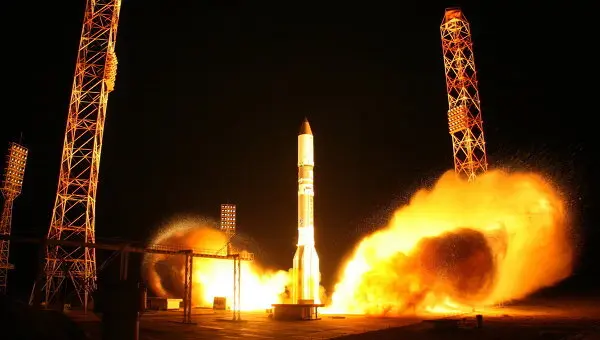 Российский спутник связи "Ямал-401" выведен на промежуточную орбиту