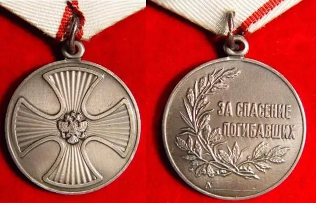 Полицейский вместе с братом спас людей из пожара 
