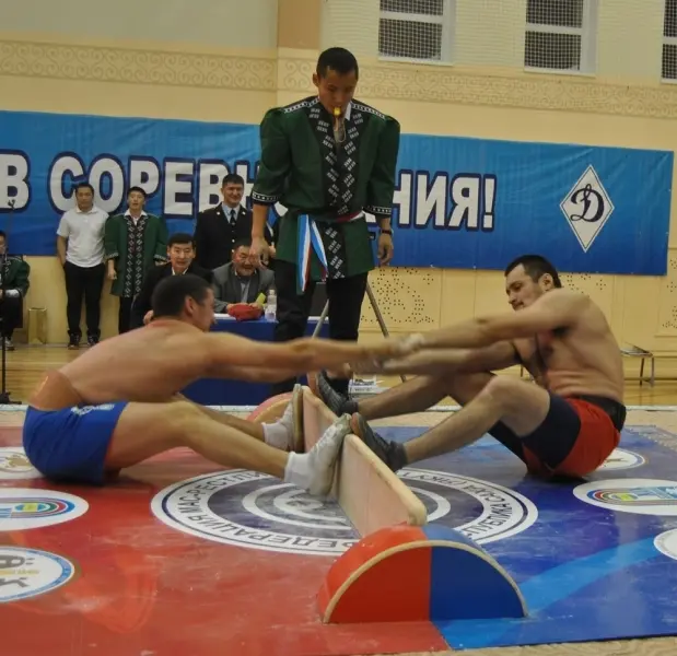 Все на турнир по мас-рестлингу среди полицейских 