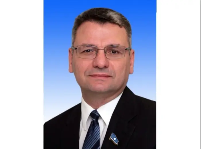 Гаврил Парахин сдал документы на регистрацию 