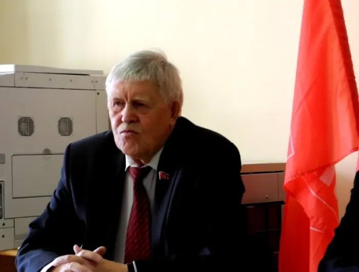 Знамя покраснело от стыда: Губарев снизил рейтинг партии 