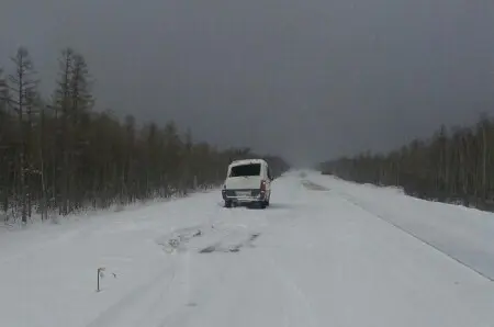 В Хангаласском районе перевернулось нелегальное такси с десятью пассажирами 