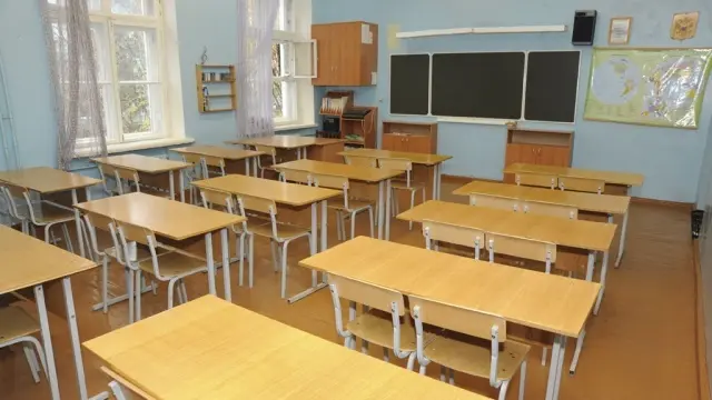 Замдиректора школы осудили за пощечину и шлепок ученицам