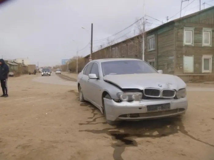 Водитель «бумера» совершил ДТП и скрылся с места аварии 