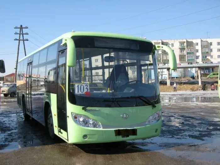 Пожилая женщина выпала из автобуса по вине водителя 