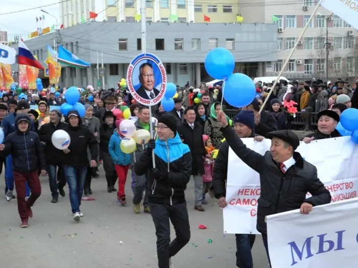 Первомай, первомай, Ил Дархана выбирай! (фото) 