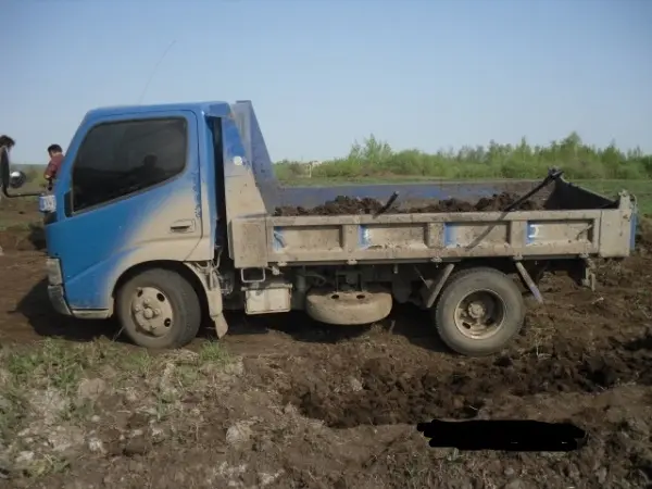 В Хатассах воруют плодородный слой почвы
