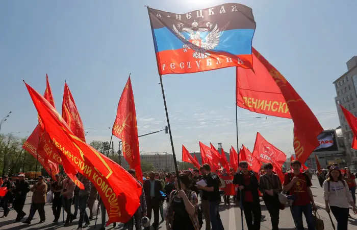 Митингующие захватили областную прокуратуру в Донецке